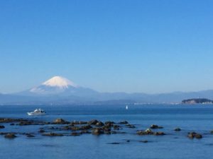 富士山、江ノ島、海越し